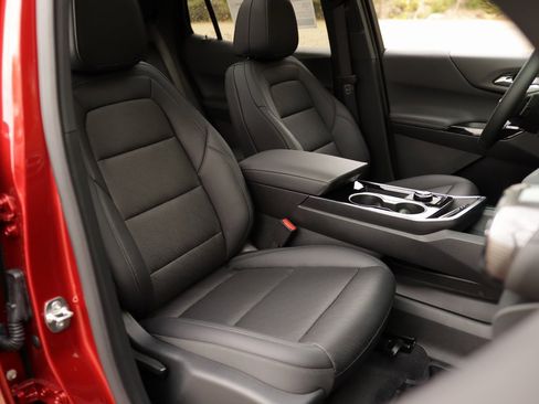 New 2026 Chevrolet Equinox LT w/ Convenience Package II image 32