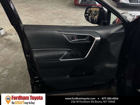 Used 2021 Toyota RAV4 XLE image 14