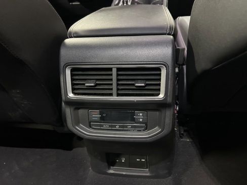 Used 2024 Volkswagen Atlas SE image 13