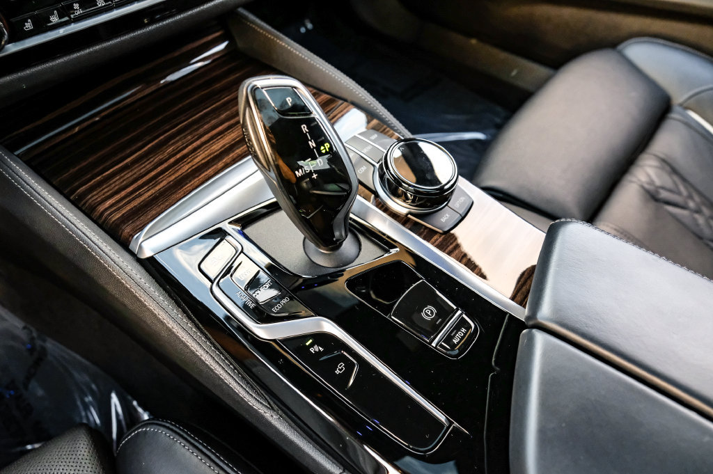 Used 2021 BMW M550i xDrive w/ Executive Package AWD/4WD image 26