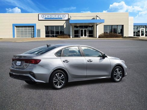 Used 2024 Kia Forte LXS image 3