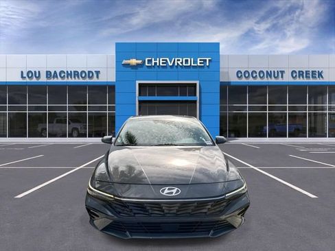 Used 2025 Hyundai Elantra SEL FWD image 3