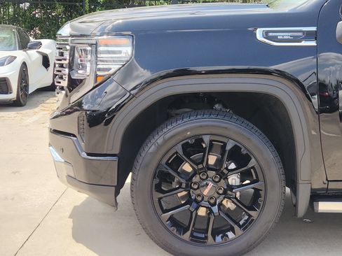 Used 2023 GMC Sierra 1500 Denali w/ Denali Carbonpro Edition AWD/4WD image 9