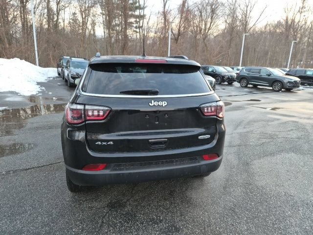 Used 2022 Jeep Compass Latitude w/ Sun and Sound Group AWD/4WD image 7