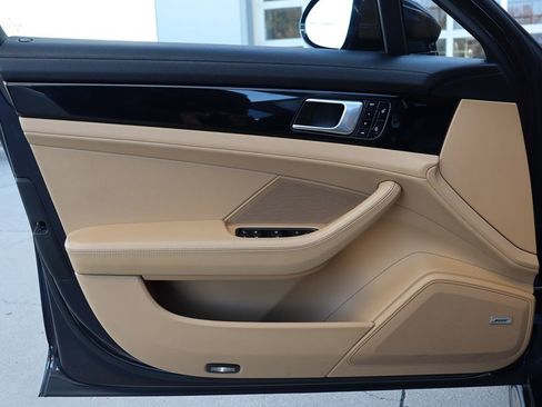 Used 2018 Porsche Panamera 4 image 49