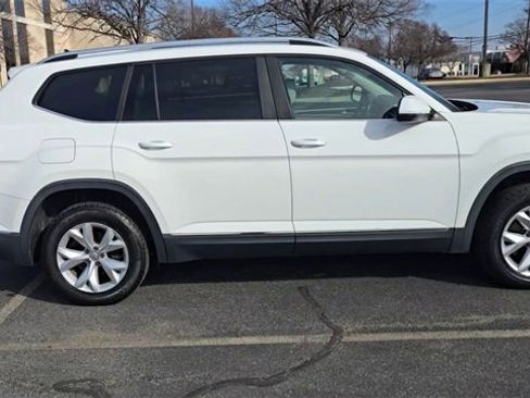 Used 2018 Volkswagen Atlas SEL image 2