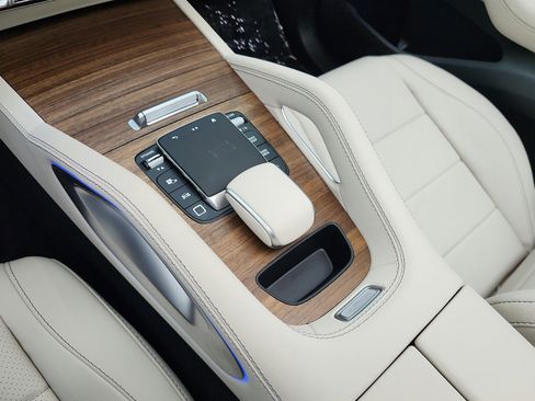 Used 2025 Mercedes-Benz GLE 450e 4MATIC image 13