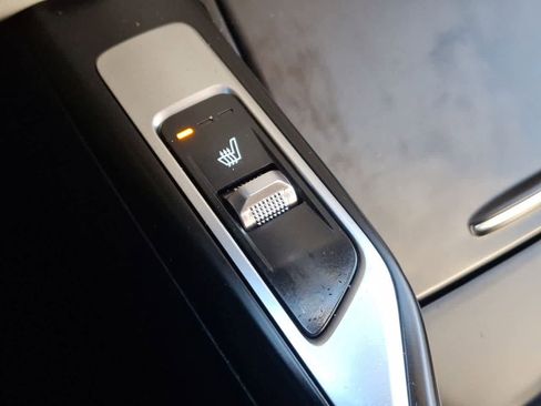 Used 2023 Kia Sorento EX image 25