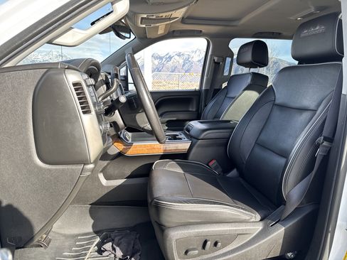 Used 2017 Chevrolet Silverado 2500 High Country w/ Duramax Plus Package image 18