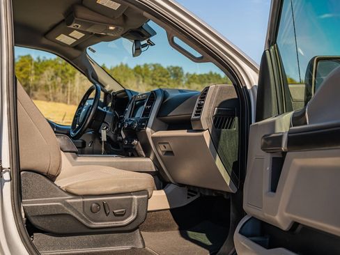 Certified 2019 Ford F150 XLT w/ Equipment Group 302A Luxury image 15