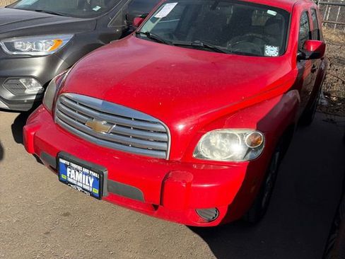 Used 2011 Chevrolet HHR LT image 2