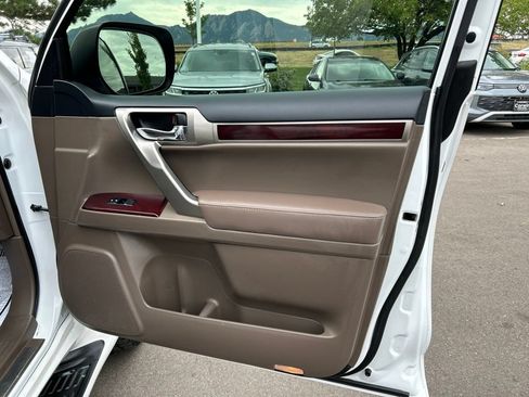 Used 2018 Lexus GX 460 Premium w/ Premium Package AWD/4WD image 11
