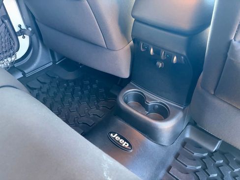 Used 2014 Jeep Wrangler Unlimited Sahara w/ Connectivity Group AWD/4WD image 25