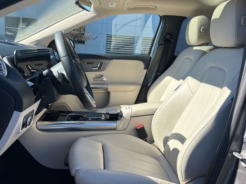 Used 2021 Mercedes-Benz GLA 250 4MATIC image 3