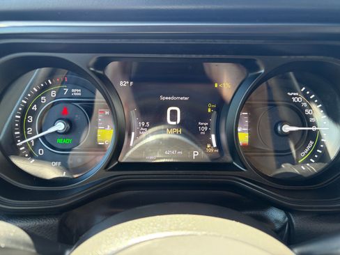 Used 2024 Jeep Wrangler Unlimited Sahara AWD/4WD image 21