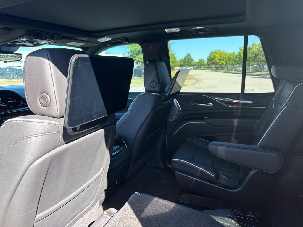 Used 2024 Cadillac Escalade Premium Luxury w/ Performance Package AWD/4WD image 12