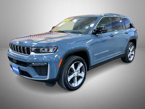 Used 2026 Jeep Grand Cherokee Limited w/ Trailer Tow Package AWD/4WD image 1