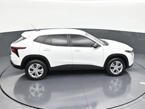Used 2024 Chevrolet Trax LS FWD image 18