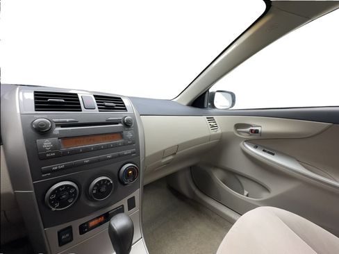 Used 2011 Toyota Corolla LE FWD image 38