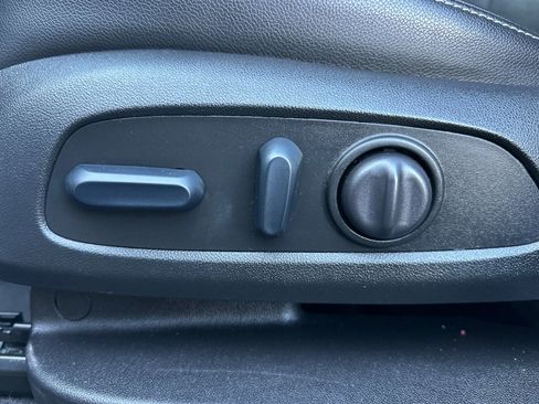 Used 2024 GMC Terrain SLT image 15