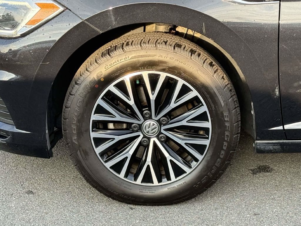 Used 2019 Volkswagen Jetta SEL w/ Cold Weather Package FWD image 6