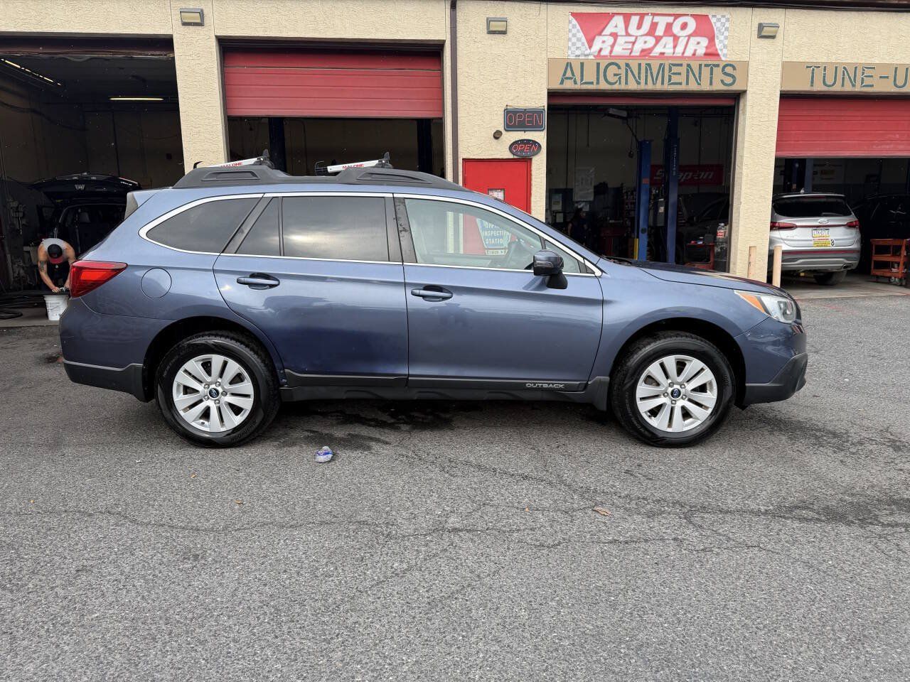 Used 2017 Subaru Outback 2.5i Premium AWD/4WD image 7