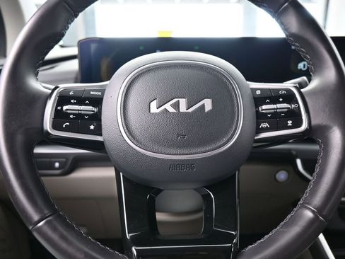 Used 2025 Kia Carnival image 26