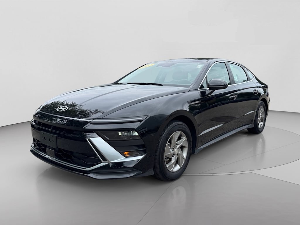 Used 2025 Hyundai Sonata SE FWD image 3