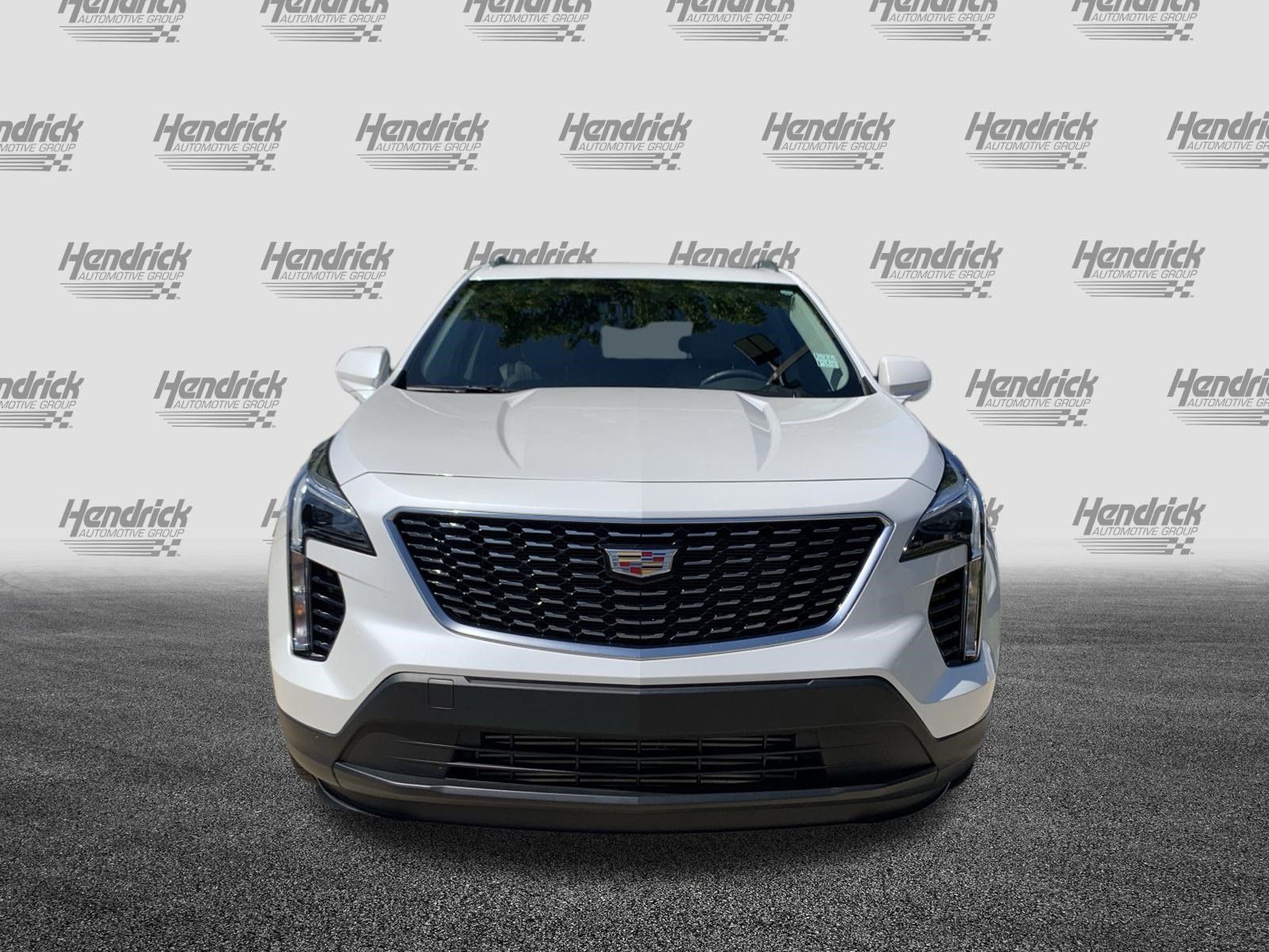 Used 2023 Cadillac XT4 Luxury w/ Cold Weather Package FWD image 3
