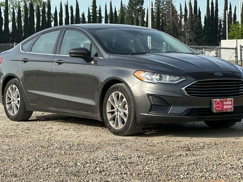 Used 2019 Ford Fusion SE image 10