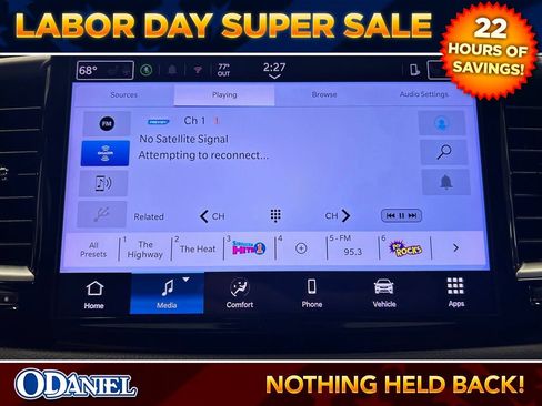 Used 2025 Chrysler Pacifica Select FWD image 4