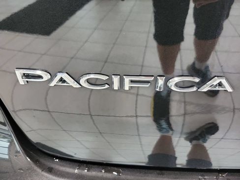 Certified 2023 Chrysler Pacifica Touring-L FWD image 15
