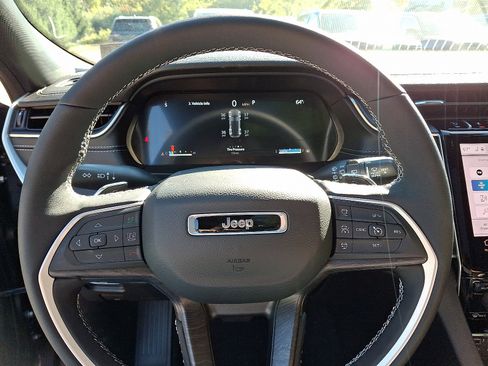 New 2025 Jeep Grand Cherokee Limited image 14