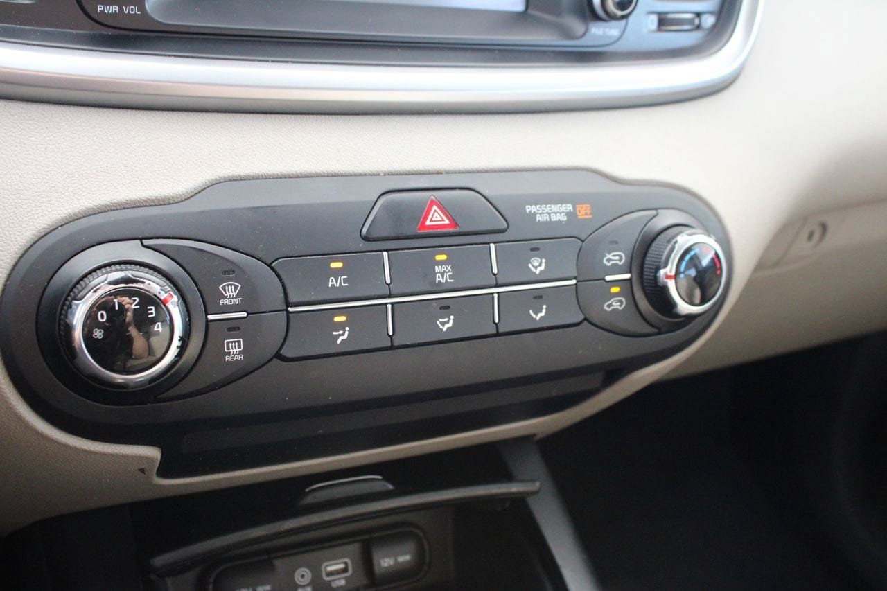 Used 2020 Kia Sorento LX FWD image 16