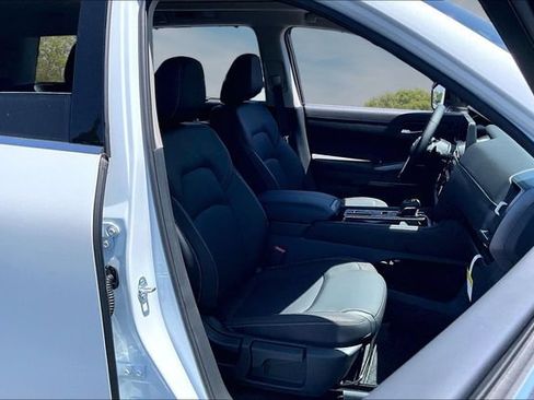 New 2026 Nissan Pathfinder SL w/ SL Premium Package (P04) FWD image 10
