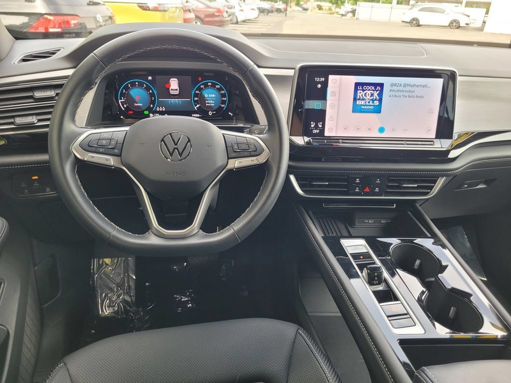 Used 2025 Volkswagen Atlas Cross Sport SE FWD image 19