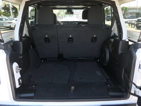 Used 2023 Jeep Wrangler Unlimited Sahara w/ LED Lighting Group AWD/4WD image 21