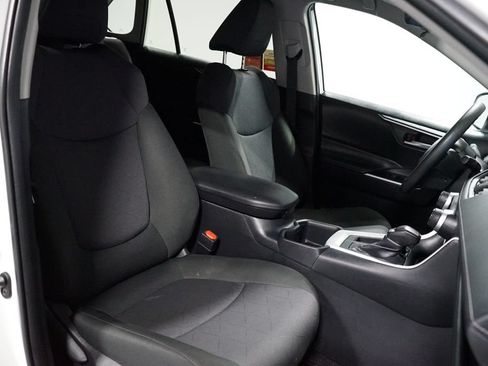 Used 2025 Toyota RAV4 XLE FWD image 28