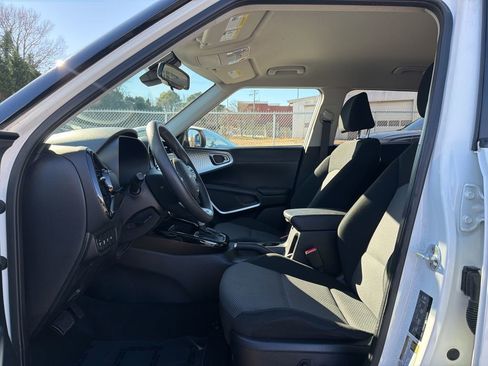 Used 2023 Kia Soul S image 15