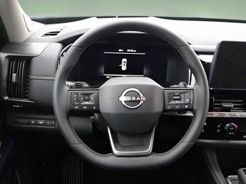 Used 2026 Nissan Pathfinder Platinum image 12