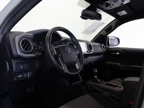 Used 2023 Toyota Tacoma TRD Off-Road AWD/4WD image 17