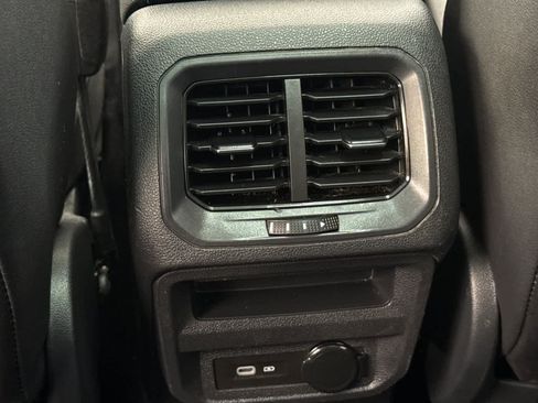 Used 2023 Volkswagen Tiguan SE w/ Panoramic Sunroof Package FWD image 14