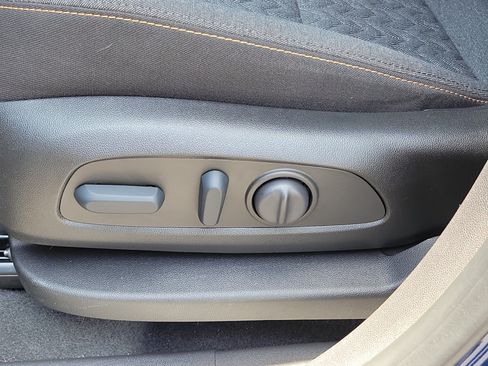 Used 2022 Chevrolet Equinox LT FWD image 19