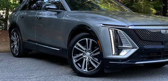 Used 2024 Cadillac Lyriq Luxury AWD/4WD image 10