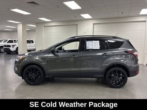 Used 2017 Ford Escape SE w/ SE Sport Appearance Package AWD/4WD image 4