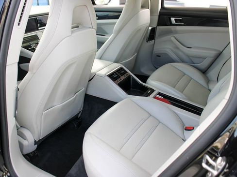 Used 2018 Porsche Panamera 4 AWD/4WD image 17