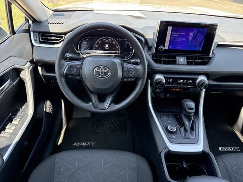 Used 2025 Toyota RAV4 XLE image 15