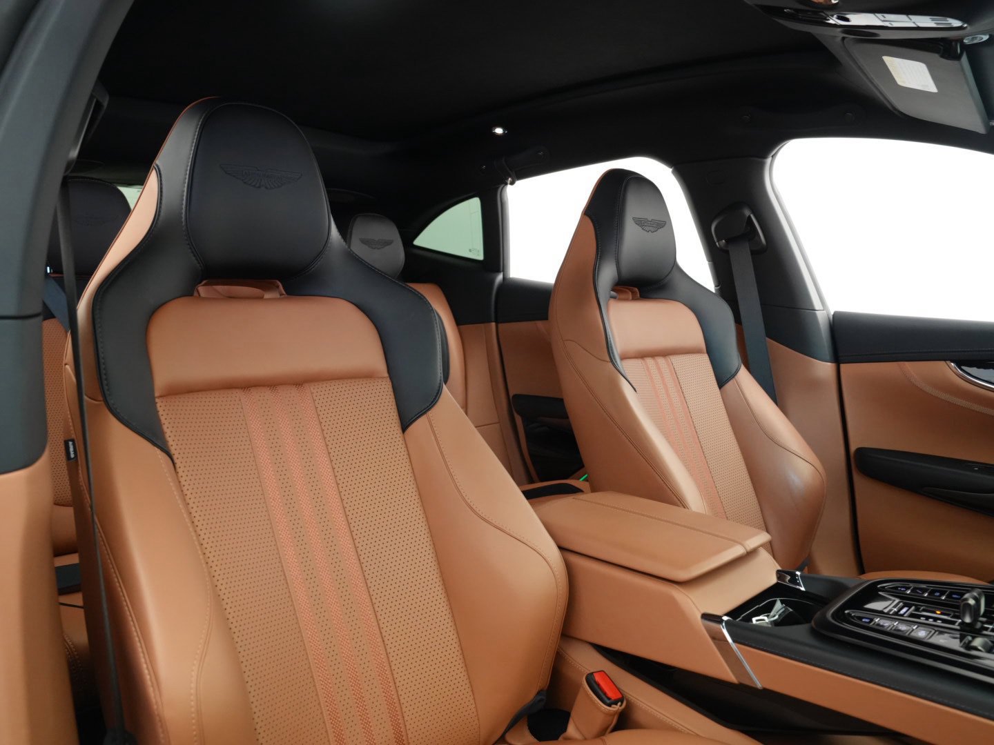 Used 2025 Aston Martin DBX 707 AWD/4WD image 40