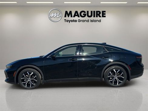 Used 2023 Toyota Crown XLE image 3