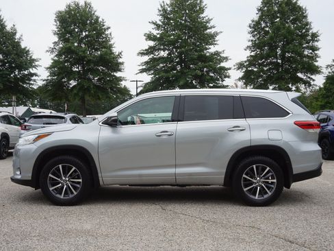 Used 2017 Toyota Highlander XLE AWD/4WD image 8